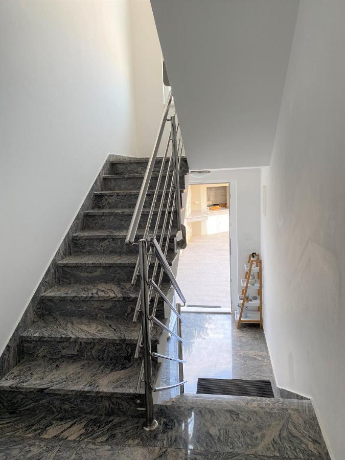 Apartments Carpe Diem Примоштен Экстерьер фото