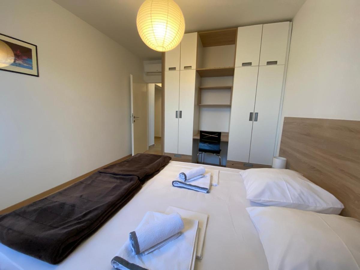 Apartments Carpe Diem Примоштен Экстерьер фото
