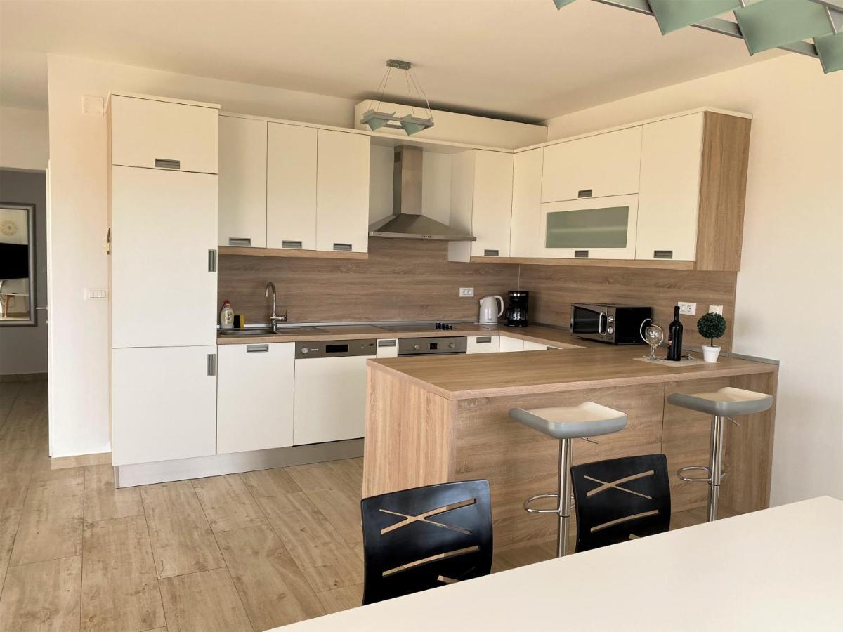 Apartments Carpe Diem Примоштен Экстерьер фото