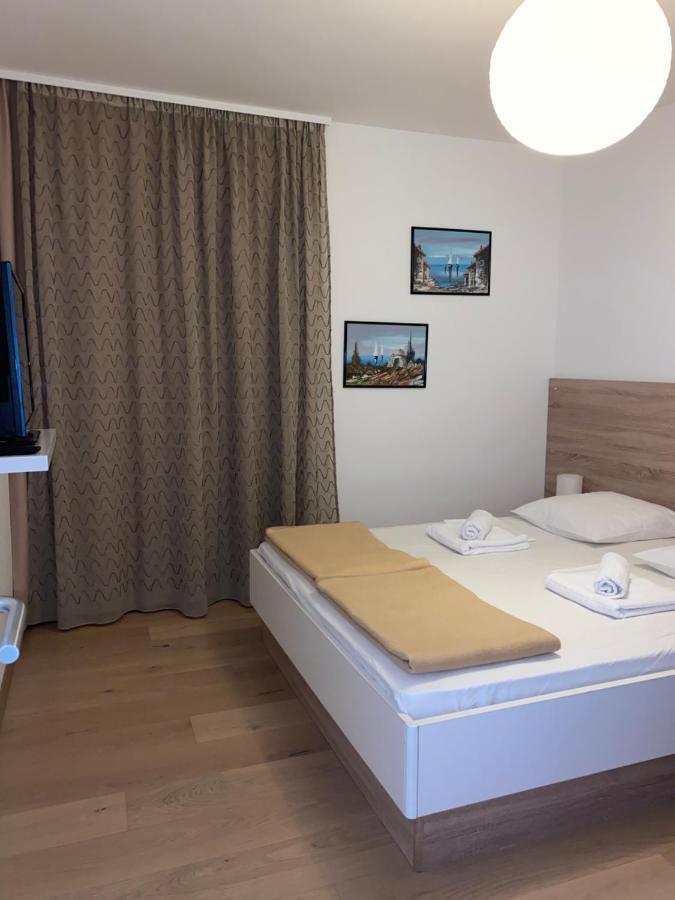 Apartments Carpe Diem Примоштен Экстерьер фото