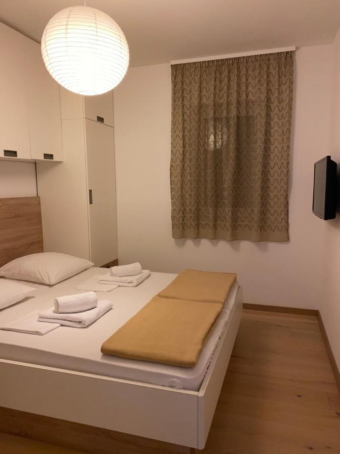 Apartments Carpe Diem Примоштен Экстерьер фото