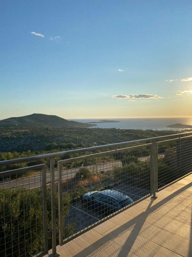 Apartments Carpe Diem Примоштен Экстерьер фото