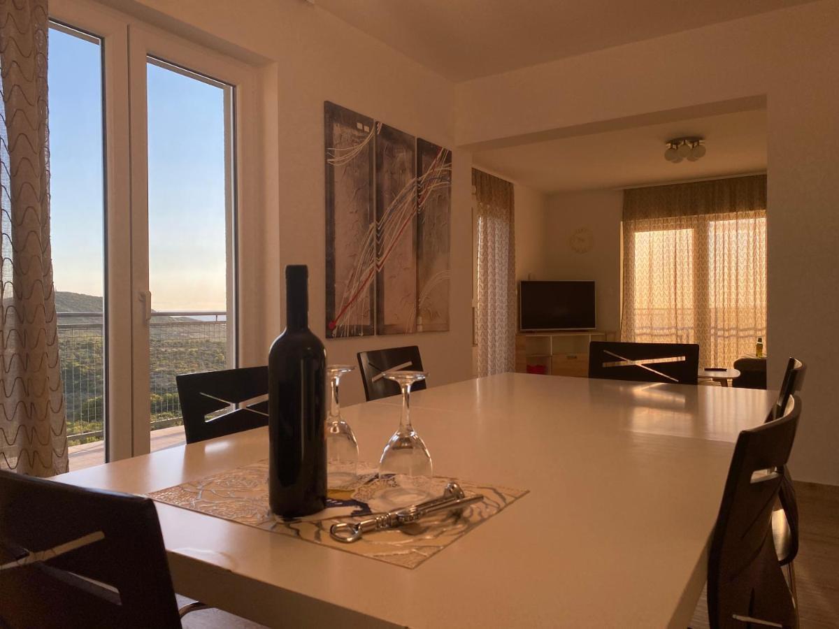 Apartments Carpe Diem Примоштен Экстерьер фото