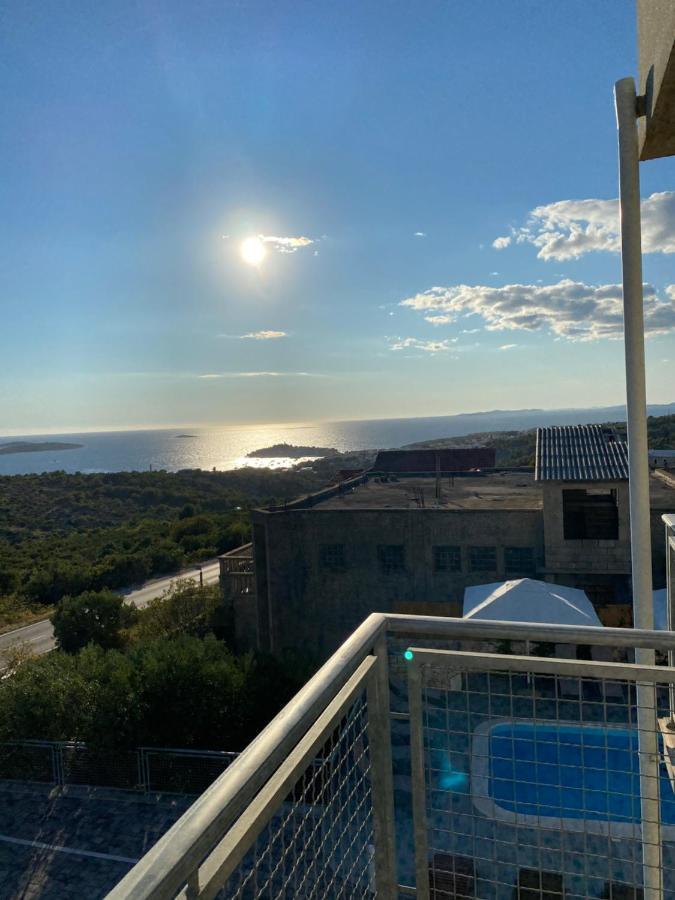 Apartments Carpe Diem Примоштен Экстерьер фото