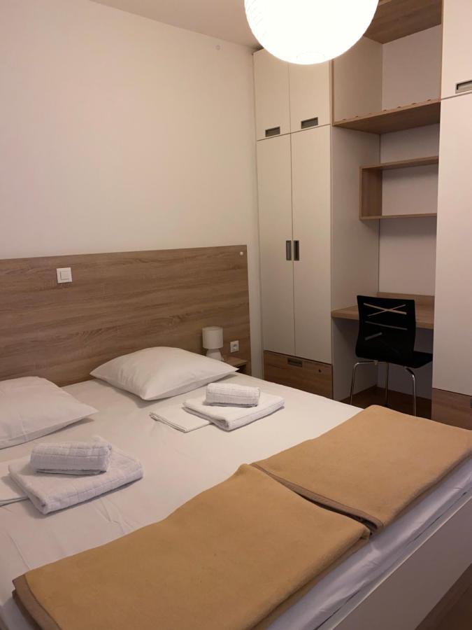 Apartments Carpe Diem Примоштен Экстерьер фото
