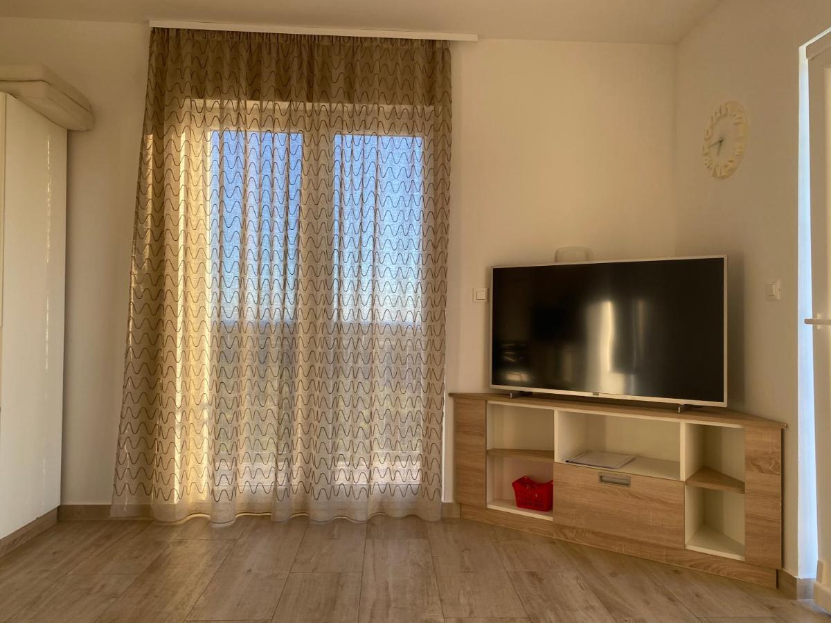 Apartments Carpe Diem Примоштен Экстерьер фото