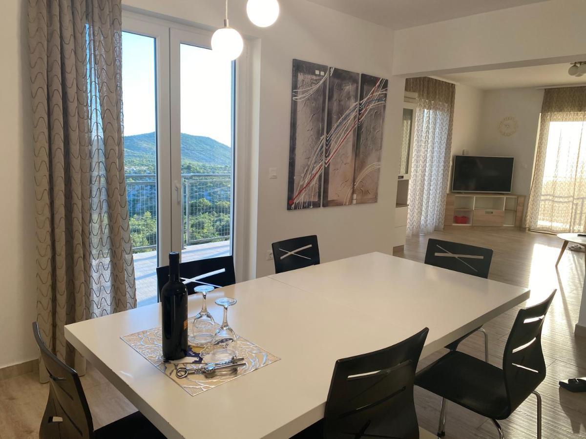 Apartments Carpe Diem Примоштен Экстерьер фото