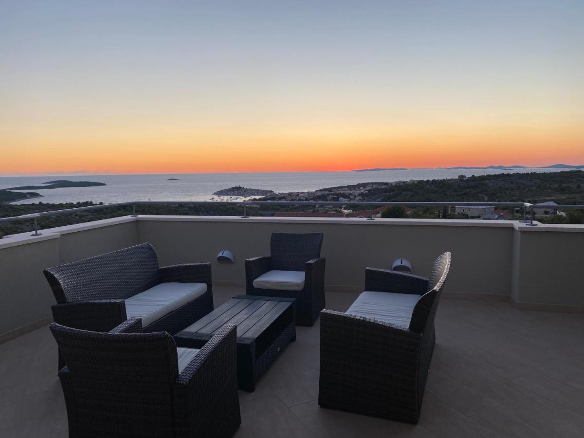 Apartments Carpe Diem Примоштен Экстерьер фото