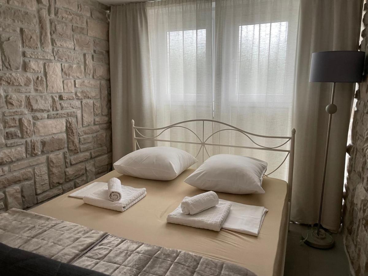 Apartments Carpe Diem Примоштен Экстерьер фото